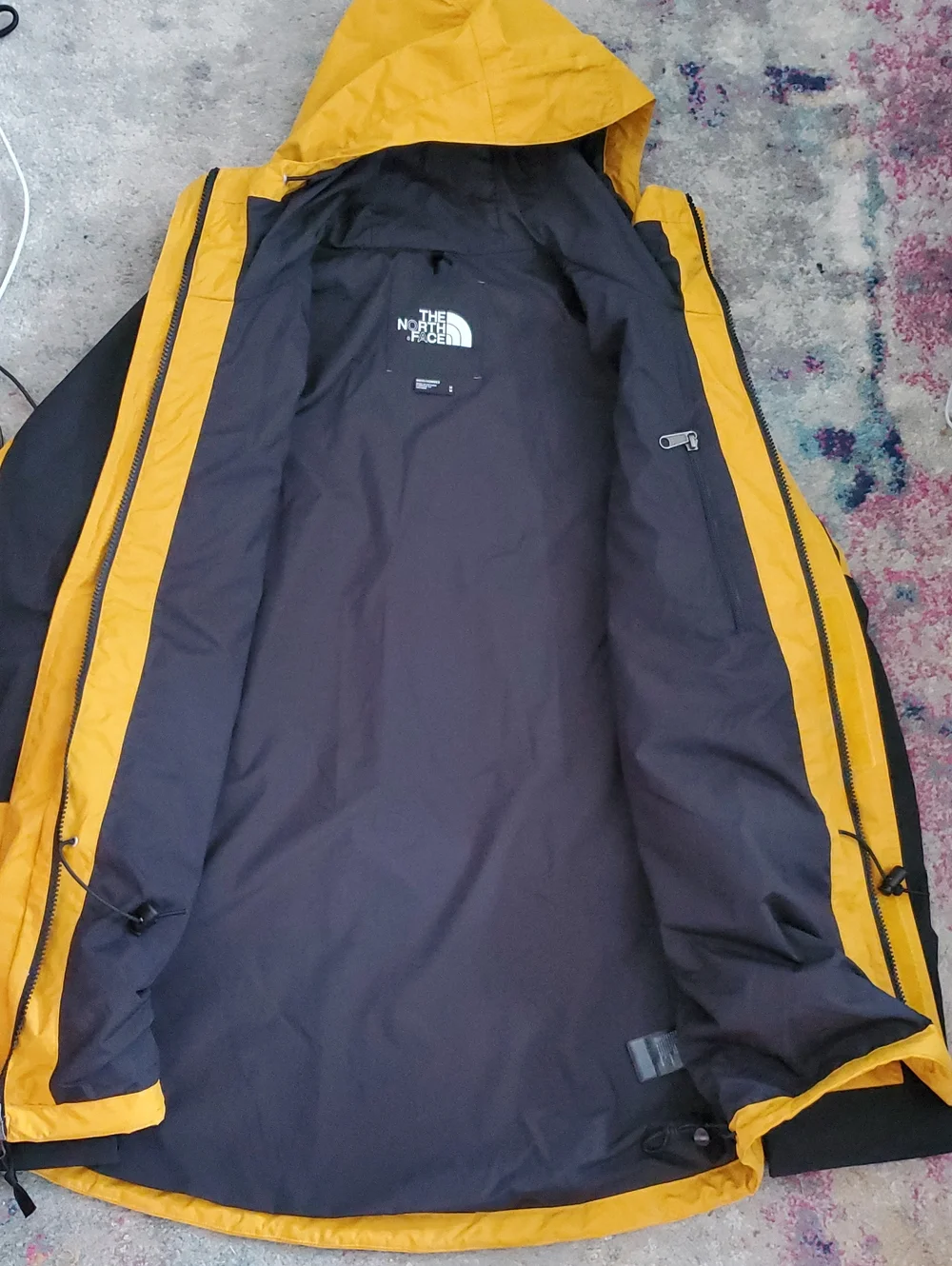 The North Face K2RM Dryvent  Hooded Raincoat In Yellow and Black Mens M